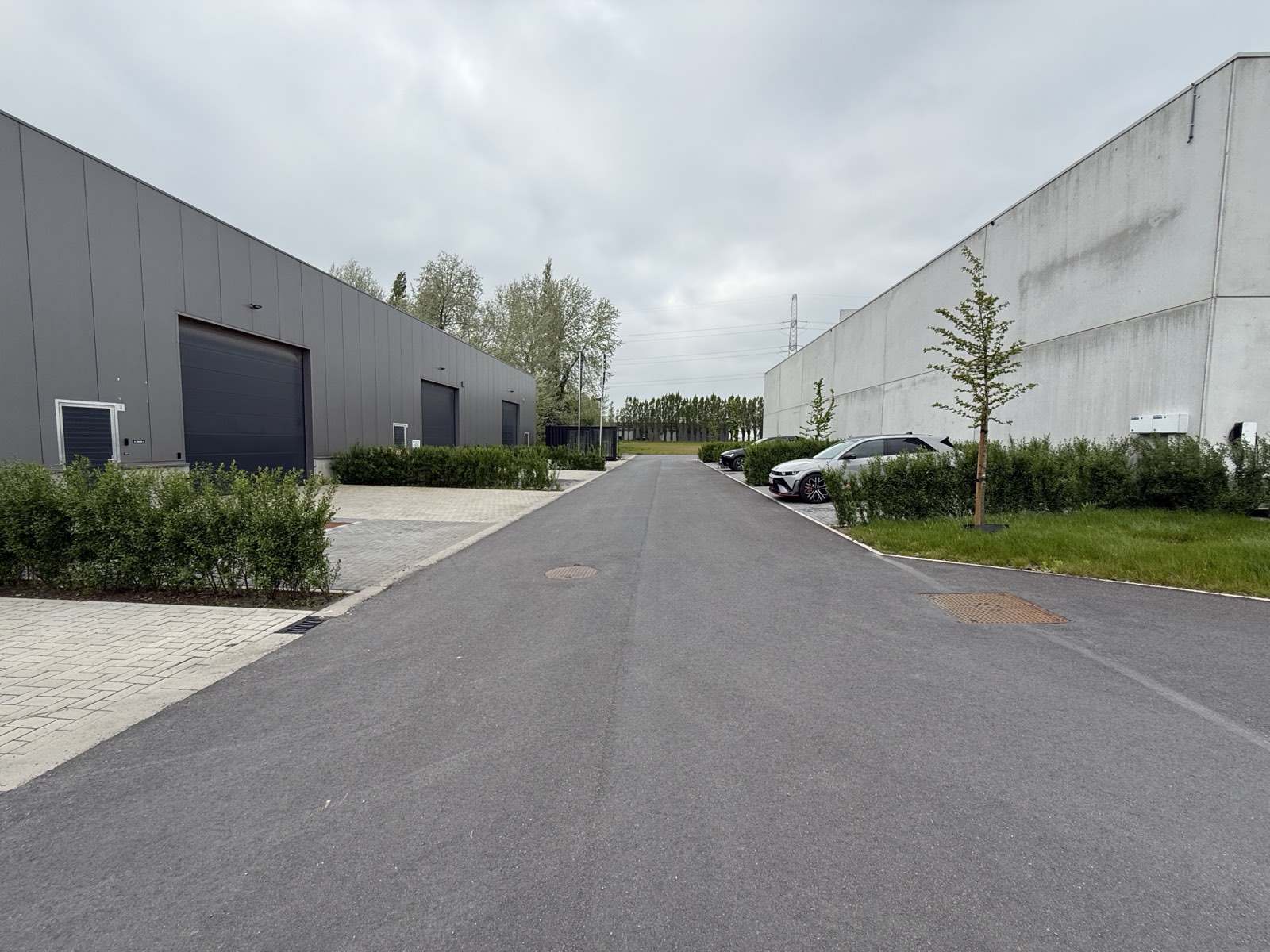 Zicht op buren en groene randen