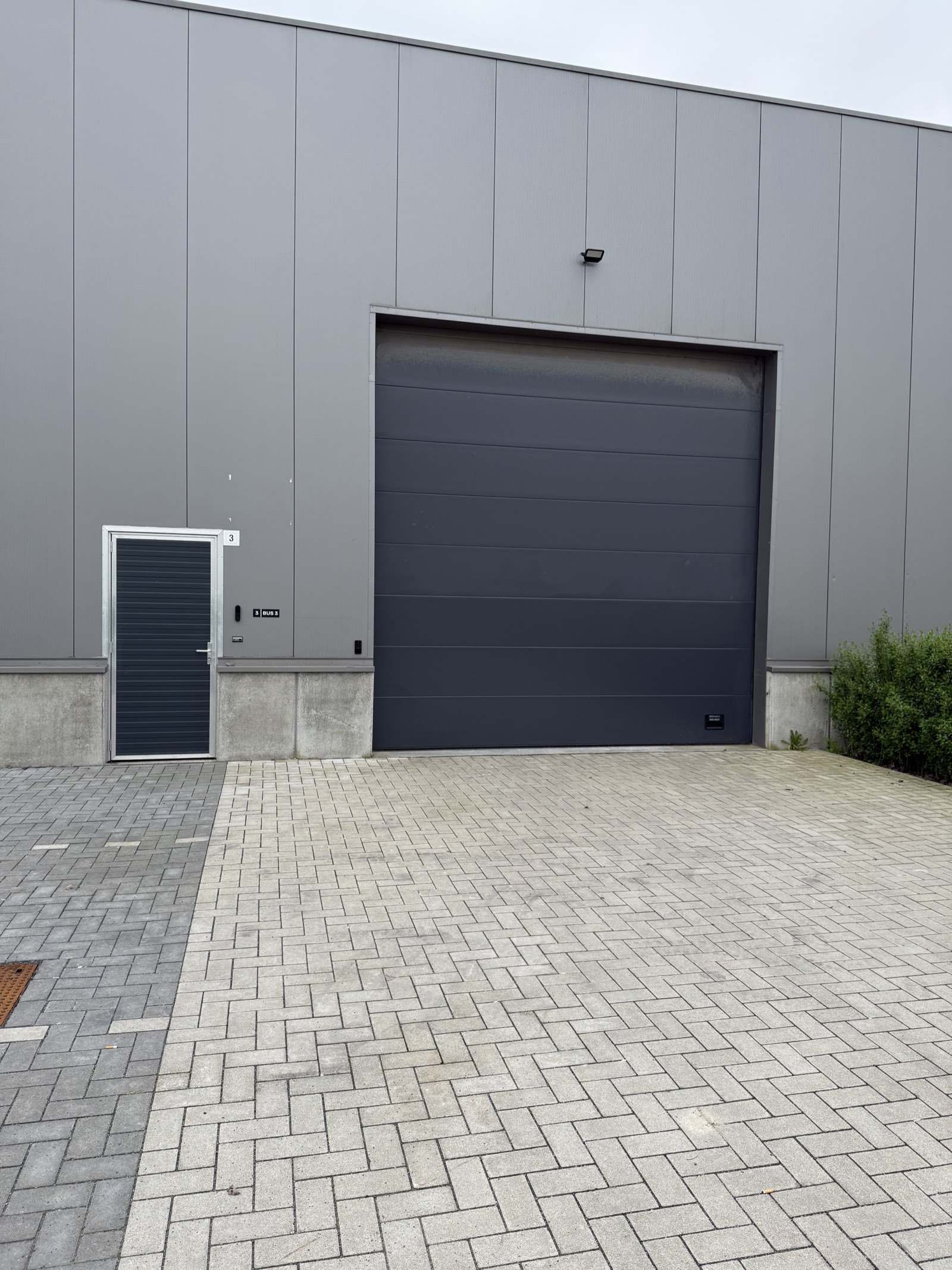Parkeerplaats met wagen